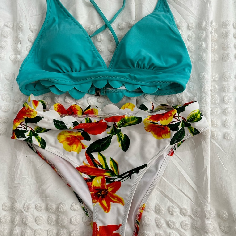 Cupshe women’s size medium bikini.